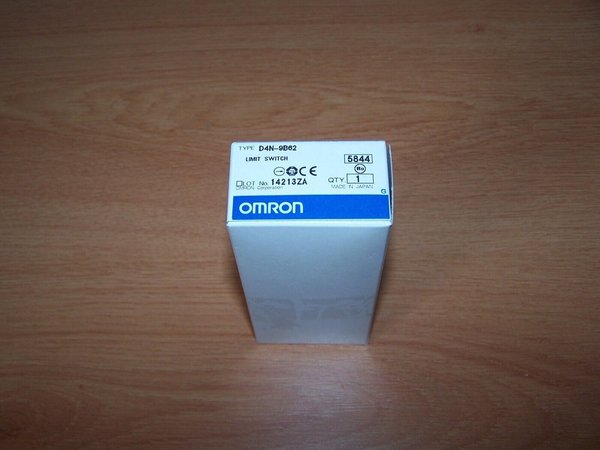 Omron Endschalter Limit Switch D4N-9B62 / Neu