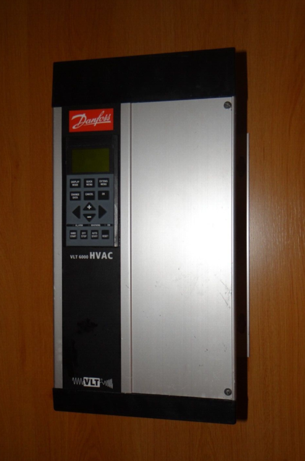 Danfoss Frequenzumrichter 2,9KVA VLT6003HT4C54STR3DLF00A00C0 / gebraucht