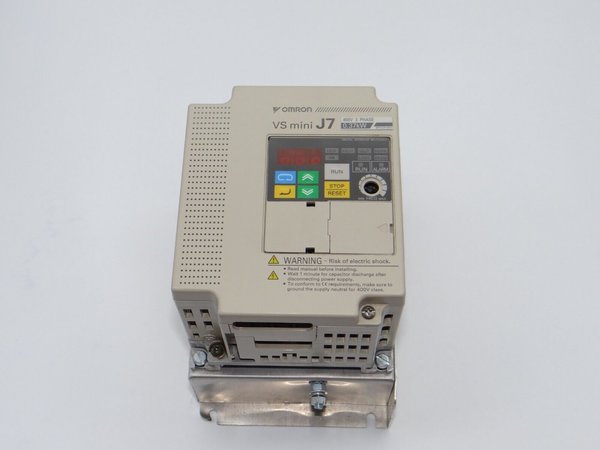 OMRON VS mini J7 CIMR-J7AZ40P2 Frequenzumrichter 0,9kVA / gebraucht